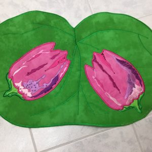 zwei Tulpen pink auf Blatt