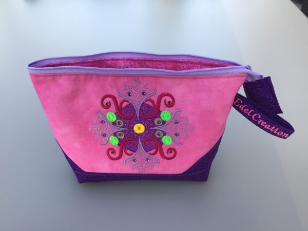 Kosmetiktasche lila / pink mit Paisley