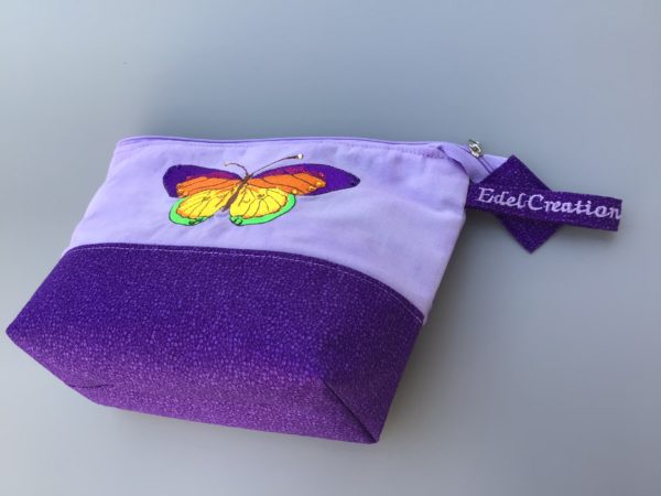 Kosmetiktasche lila mit Schmetterling