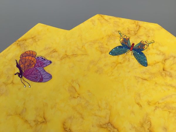 Tischdecke gelb mit 4 Schmetterlingen