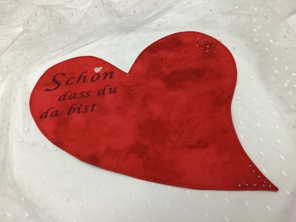 Herz Decke rot mit dunkelroter Schrift